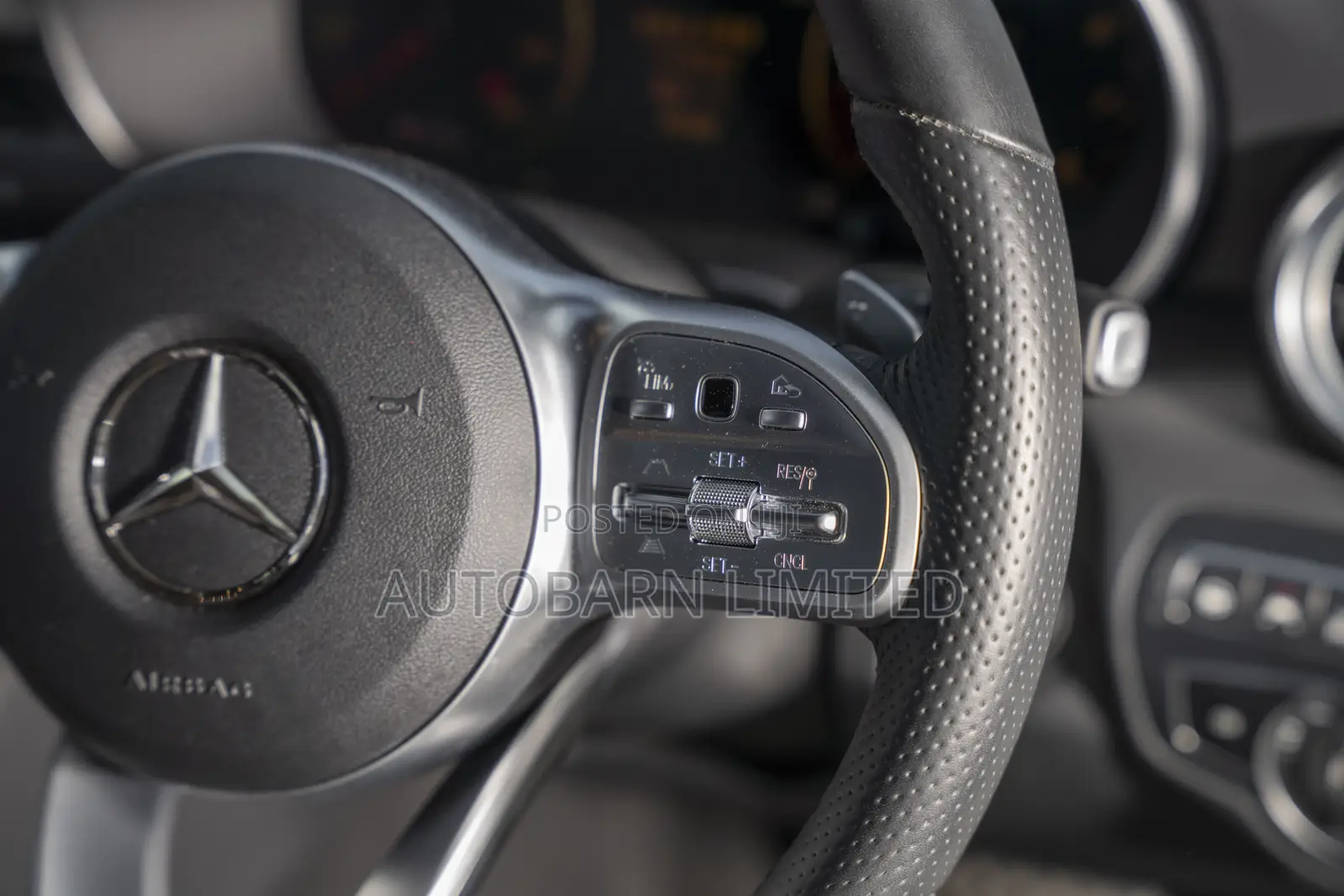 Mercedes-Benz C200 2019 Pearl