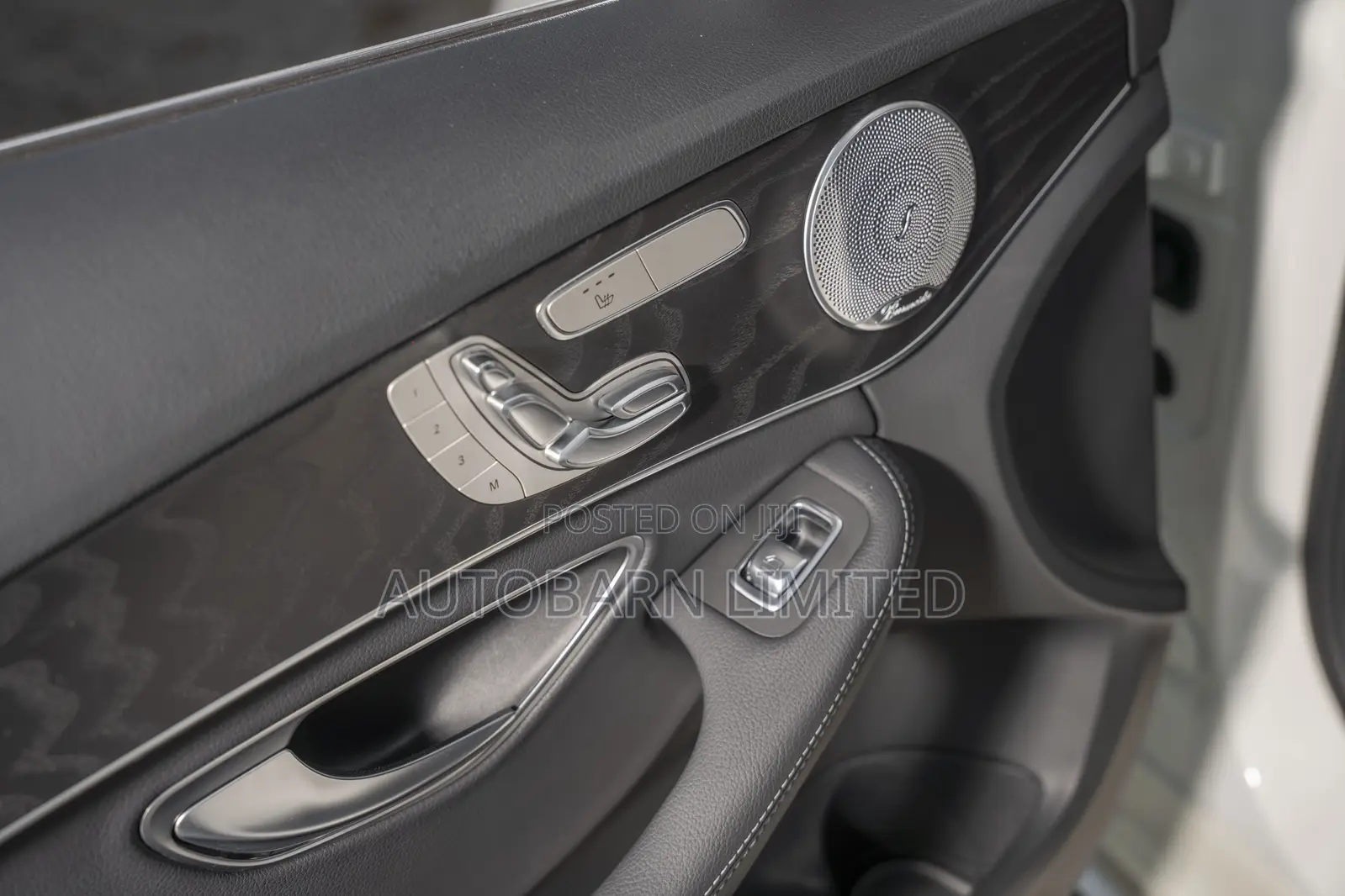 Mercedes-Benz C200 2019 Pearl