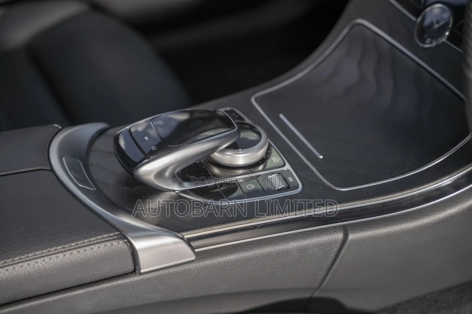 Mercedes-Benz C200 2019 Pearl