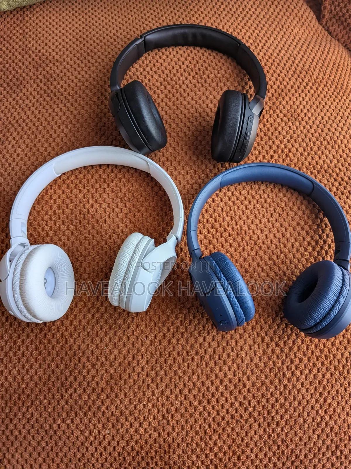 CLEARANCE DEAL – 3 HEADPHONES FOR KSh 6,999