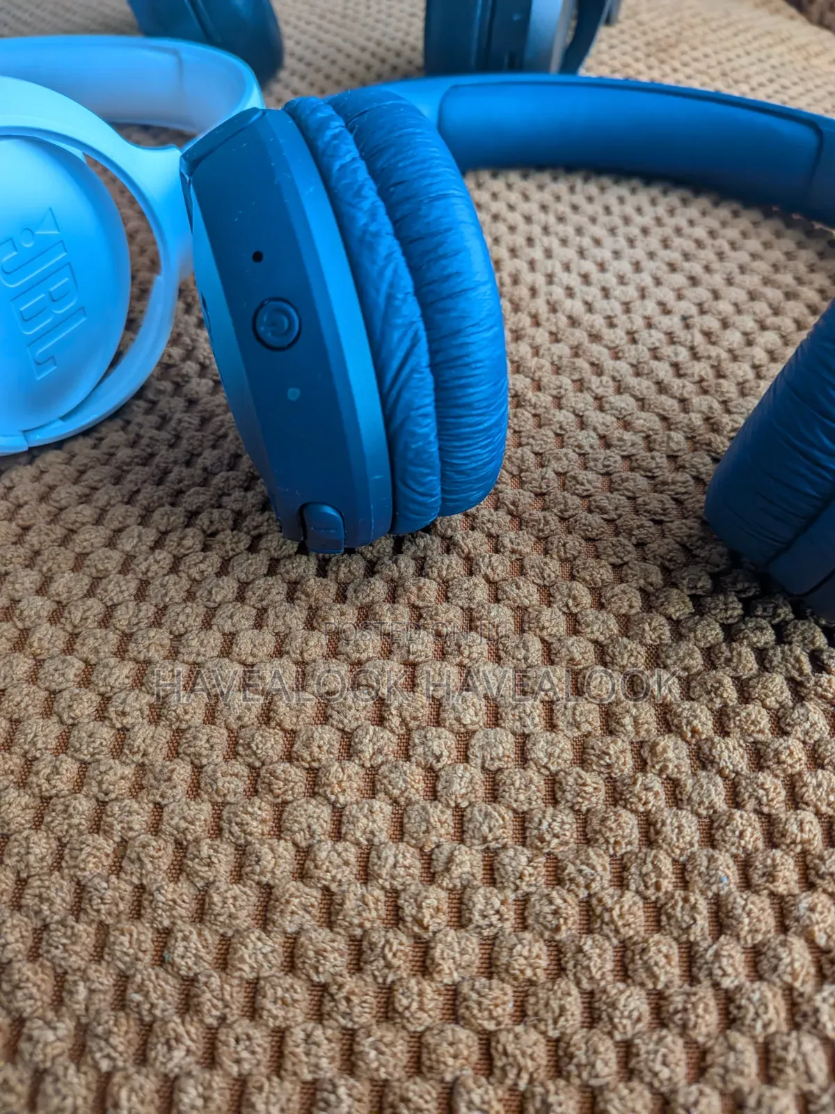 CLEARANCE DEAL – 3 HEADPHONES FOR KSh 6,999