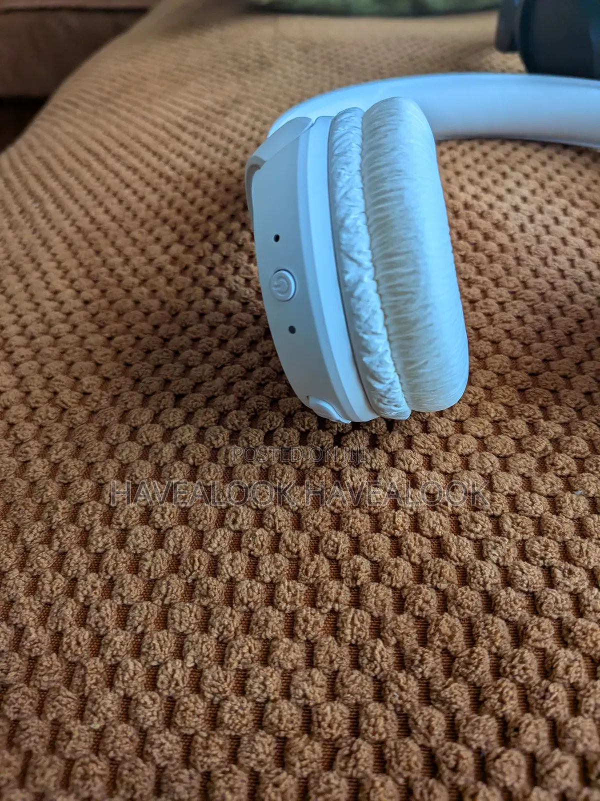 CLEARANCE DEAL – 3 HEADPHONES FOR KSh 6,999