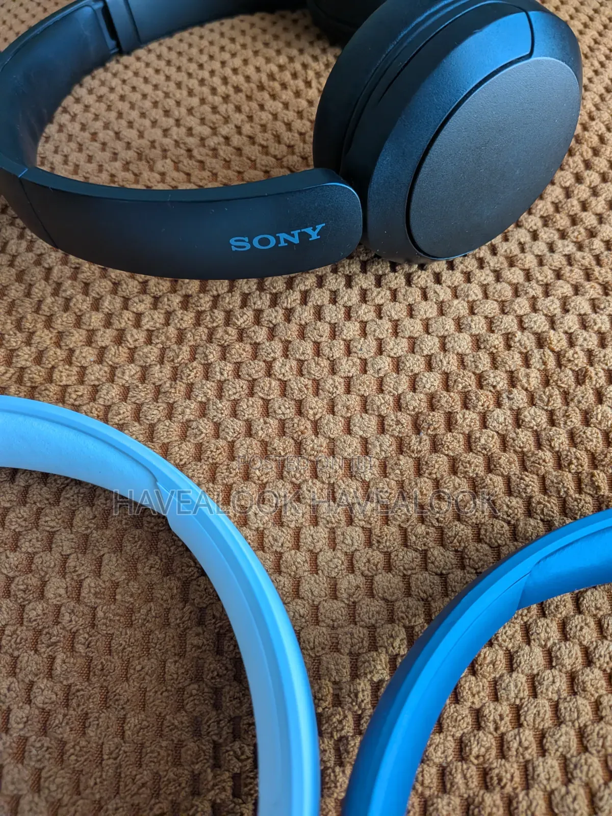 CLEARANCE DEAL – 3 HEADPHONES FOR KSh 6,999