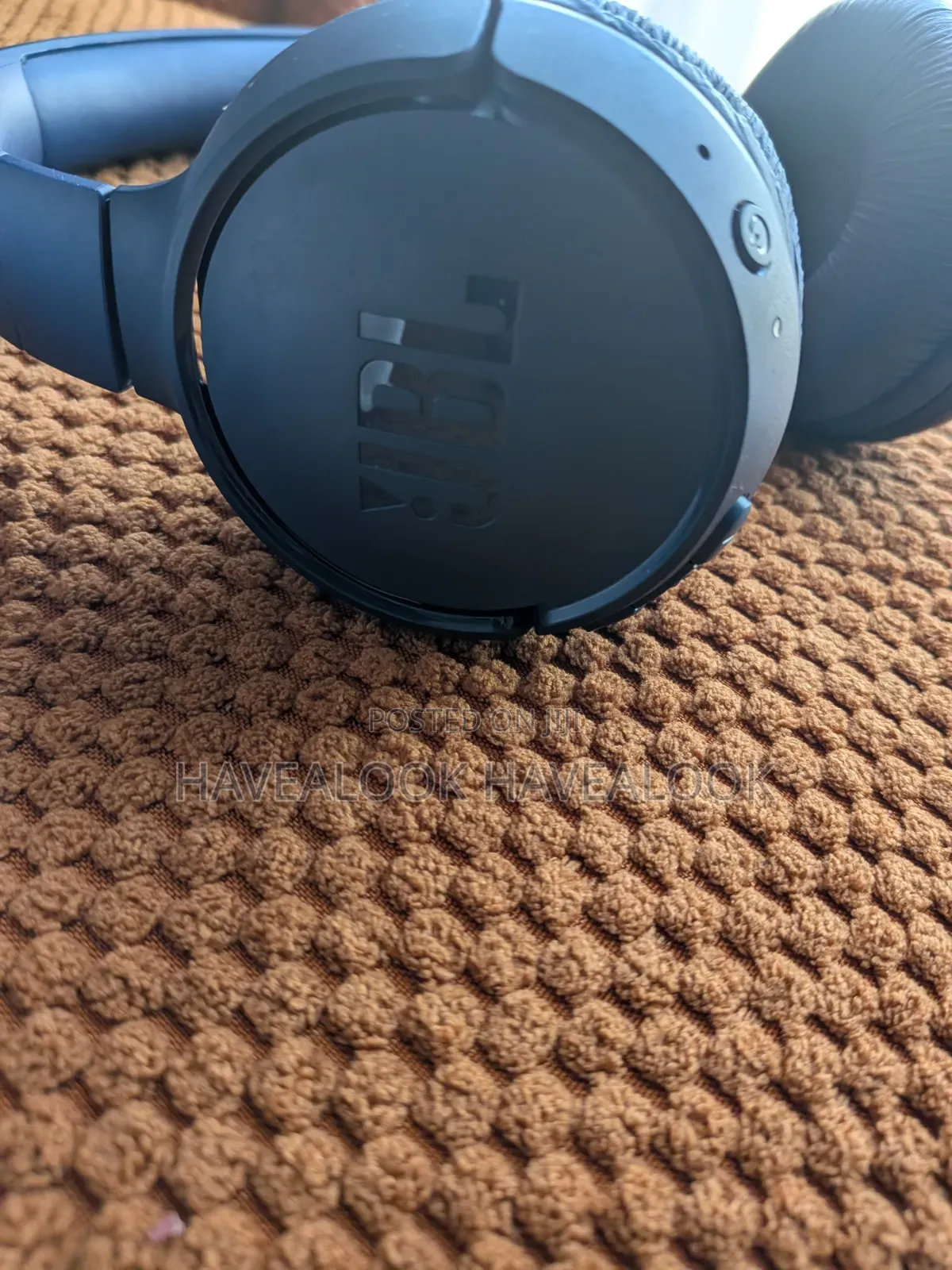 CLEARANCE DEAL – 3 HEADPHONES FOR KSh 6,999