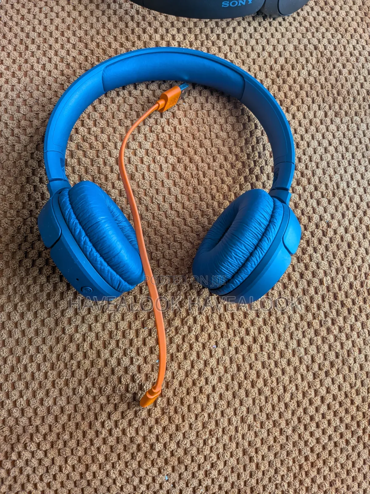 CLEARANCE DEAL – 3 HEADPHONES FOR KSh 6,999