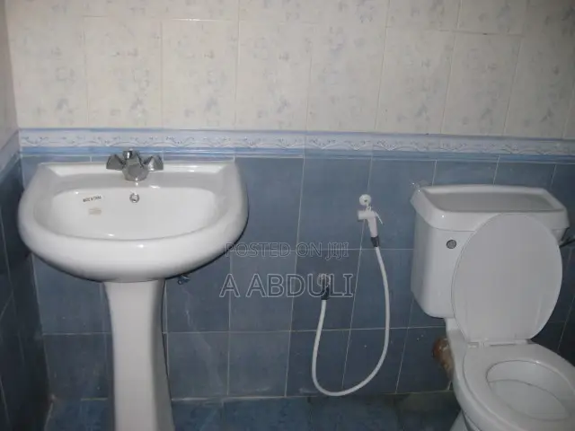 2bdrm Apartment in Ganjoni, Moi Avenue (Msa) for rent