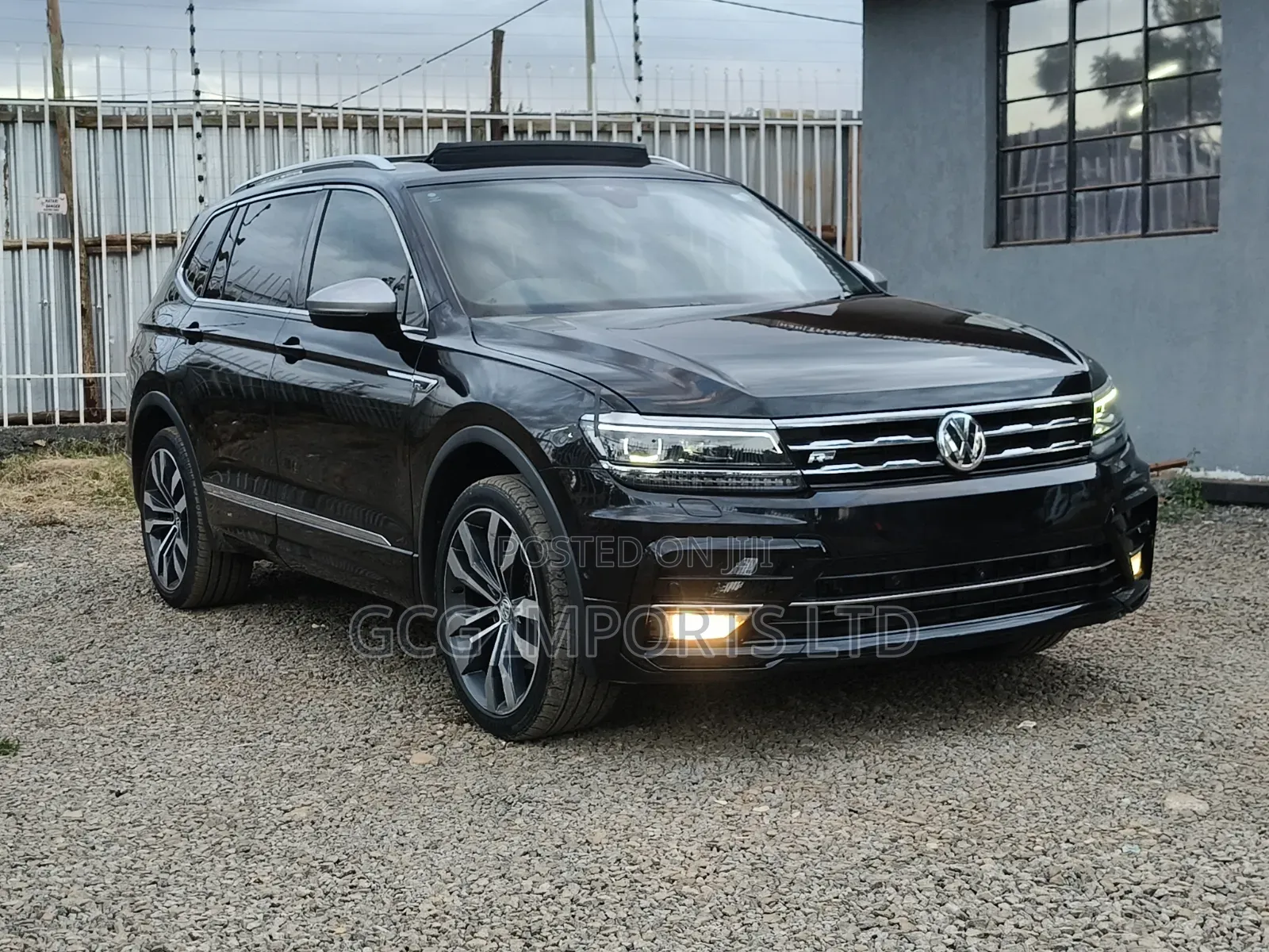 Volkswagen Tiguan 2.0T SEL Premium R-Line AWD 4MOTION 2019 Black
