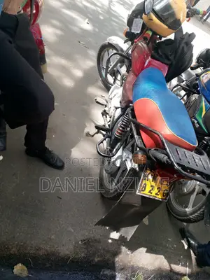 Bajaj Boxer 100 2022 Red