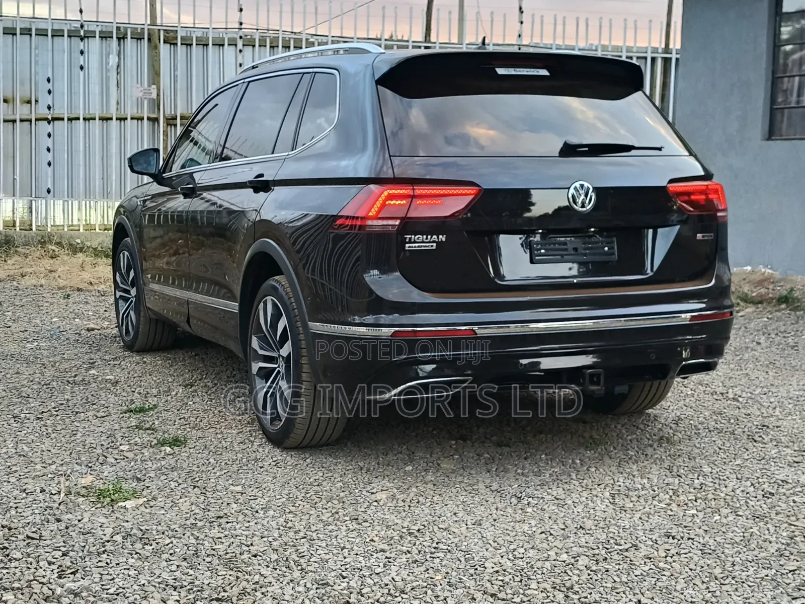 Volkswagen Tiguan 2.0T SEL Premium R-Line AWD 4MOTION 2019 Black