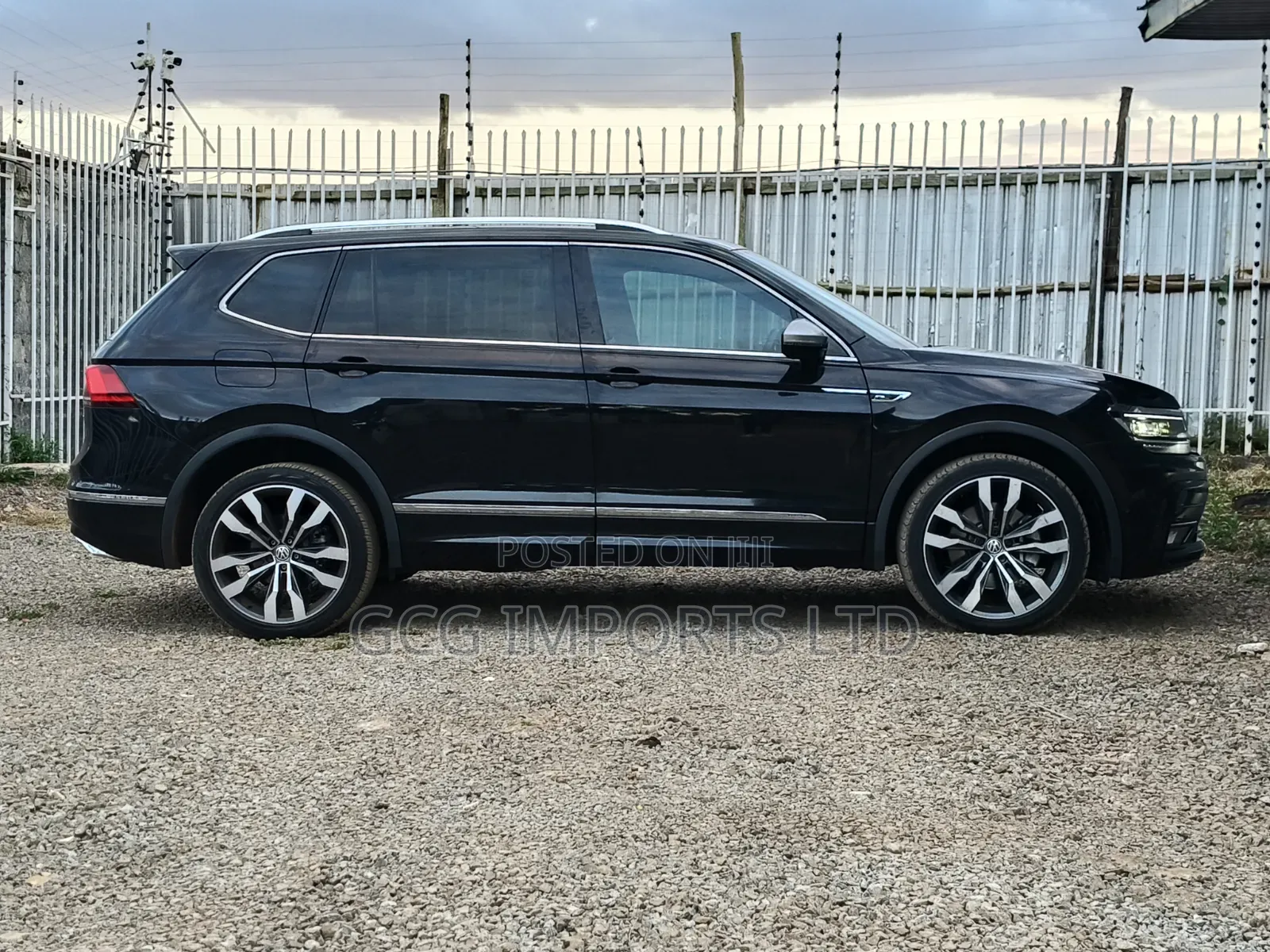 Volkswagen Tiguan 2.0T SEL Premium R-Line AWD 4MOTION 2019 Black