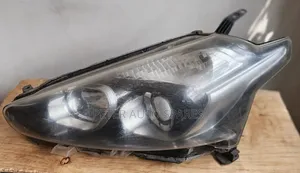 Sienta NSP 172 Headlight