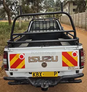 Isuzu D-MAX 2014 White