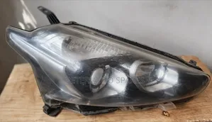 Sienta NSP 172 Headlight
