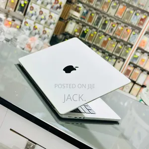Laptop Apple MacBook Pro 2025 M5 16GB Apple M5 SSD 512GB