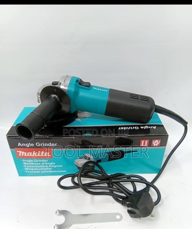 Makita 4.5" Angle Grinder/840 Watts Angle Grinder Makita