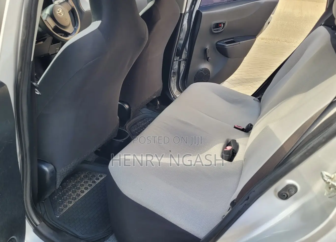 Toyota Vitz 2012 Silver