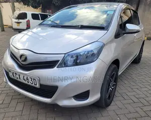Toyota Vitz 2012 Silver