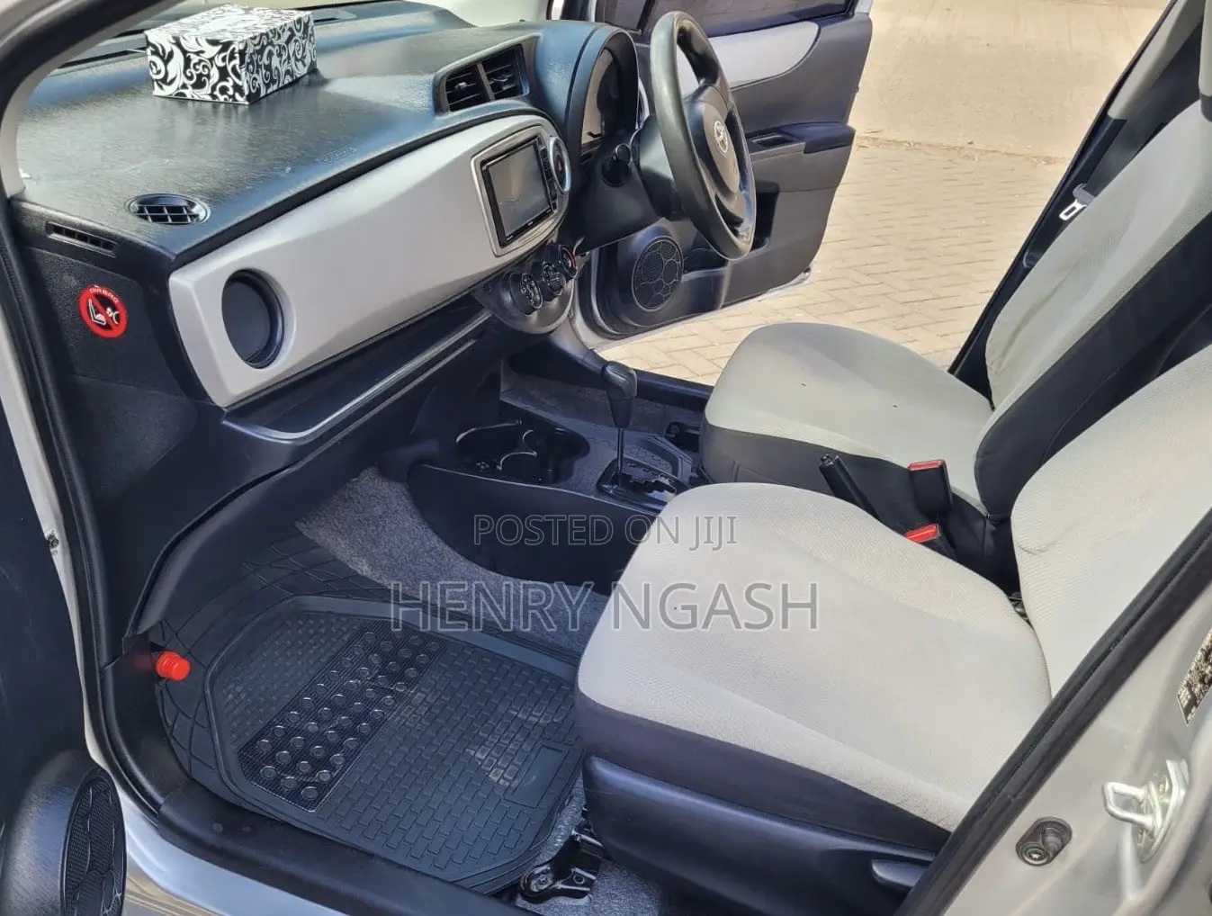 Toyota Vitz 2012 Silver