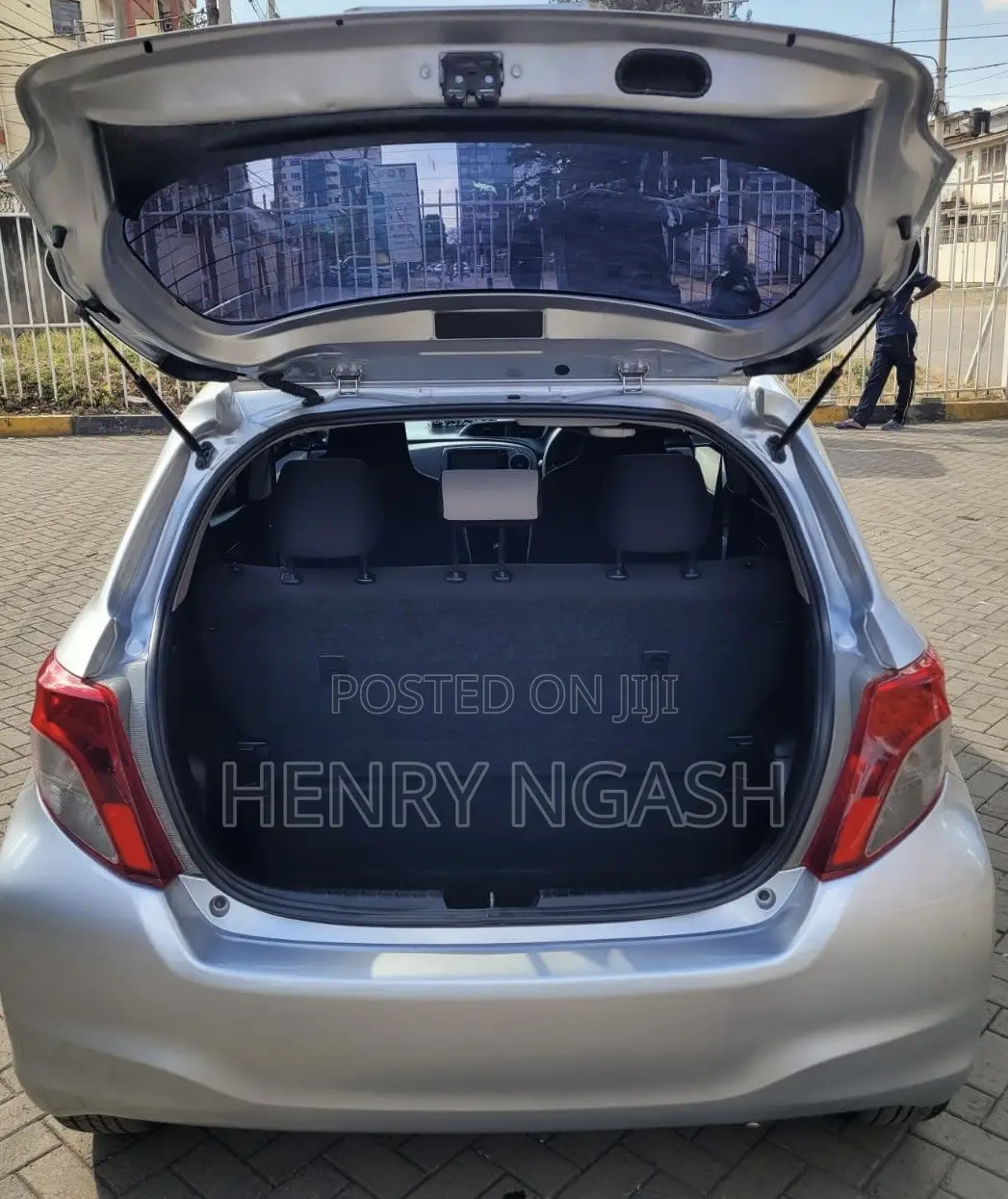 Toyota Vitz 2012 Silver