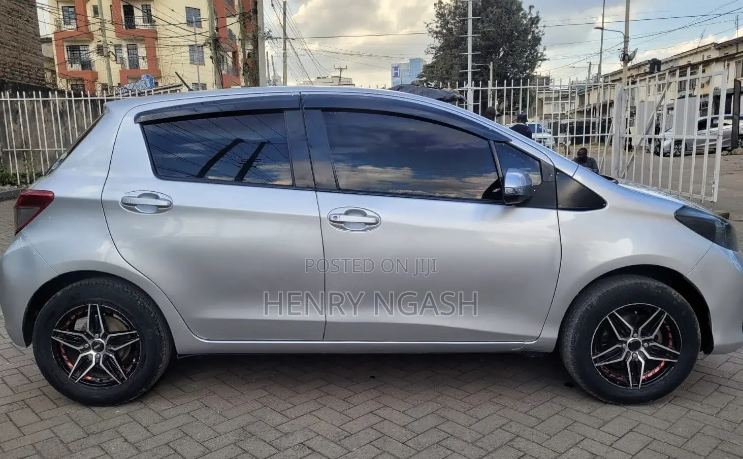 Toyota Vitz 2012 Silver