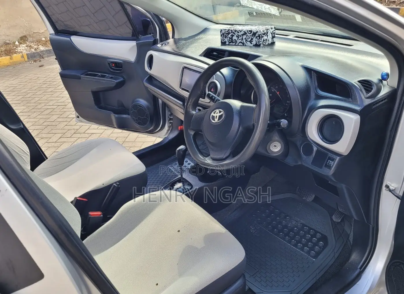Toyota Vitz 2012 Silver