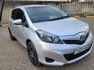Toyota Vitz 2012 Silver