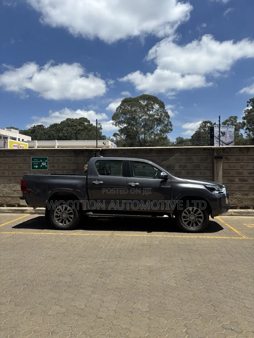 New Toyota Hilux 2024 Gray