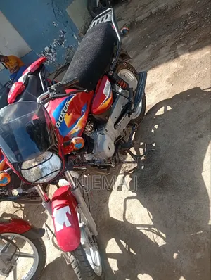 Bajaj Boxer 2025 Red