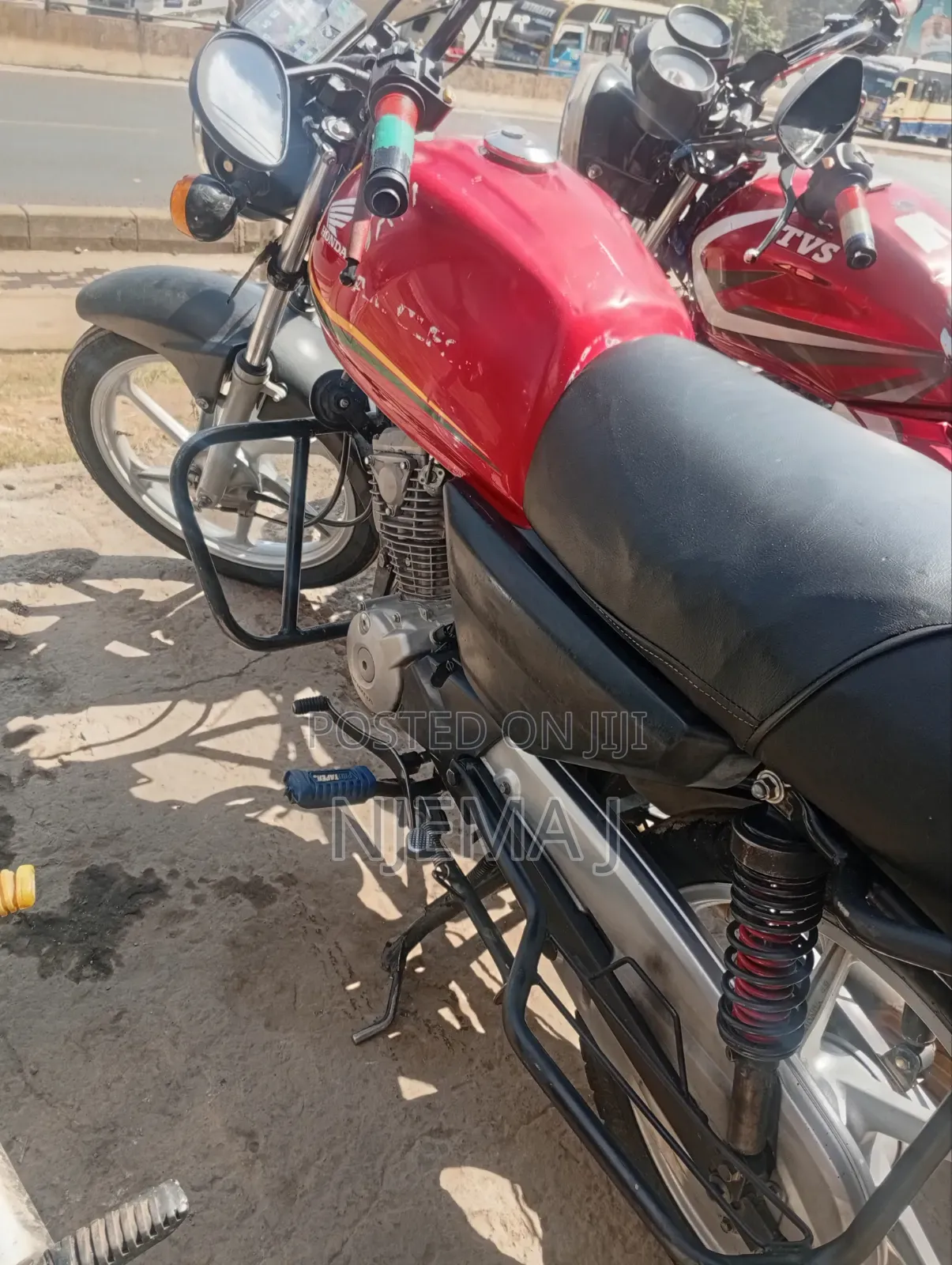 Honda CB 2023 Red