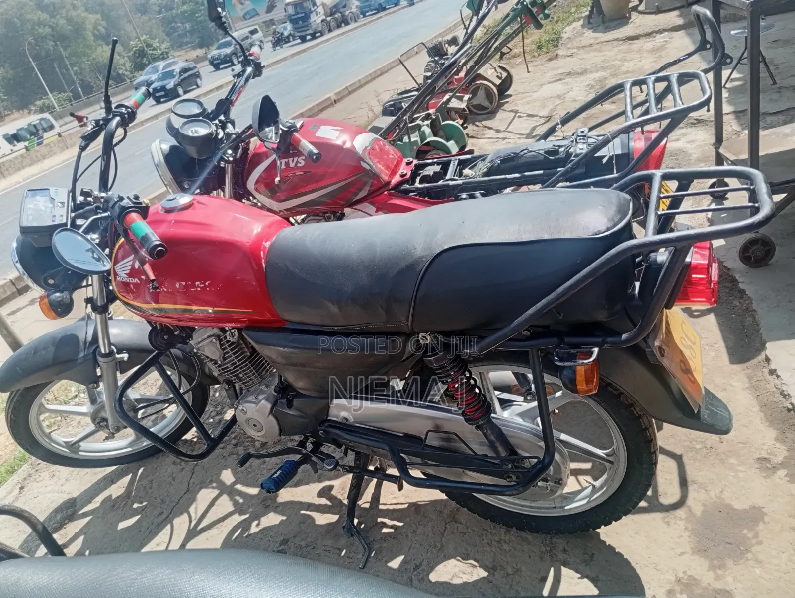 Honda CB 2023 Red