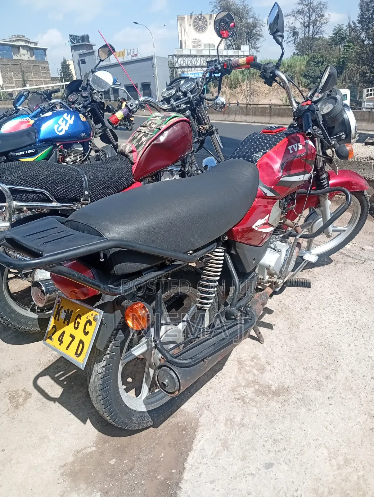 TVS HLX 125 2022 Red
