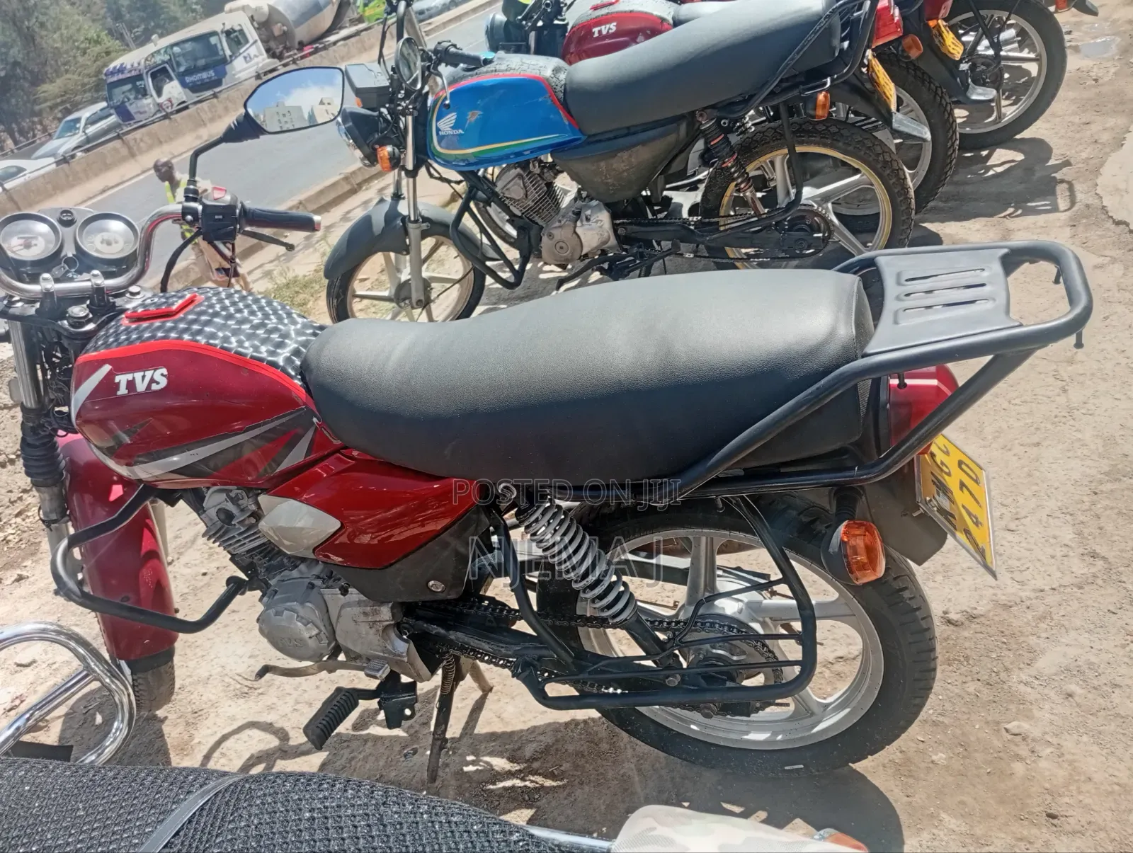 TVS HLX 125 2022 Red