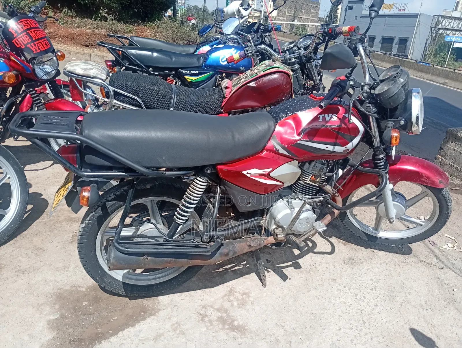 TVS HLX 125 2022 Red