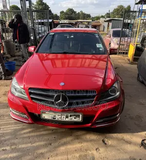Mercedes-Benz C180 2014 Red
