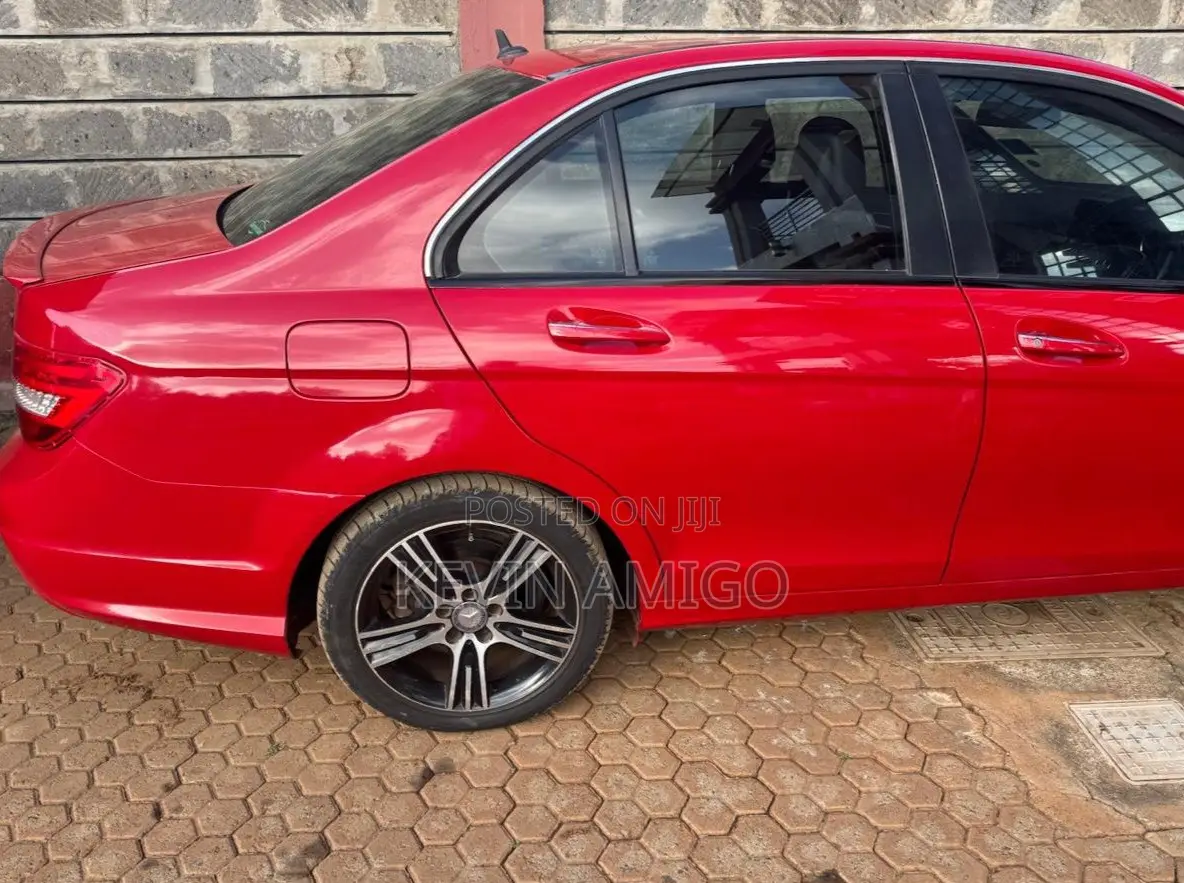 Mercedes-Benz C180 2014 Red
