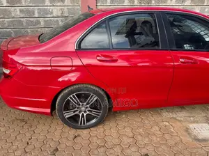 Mercedes-Benz C180 2014 Red
