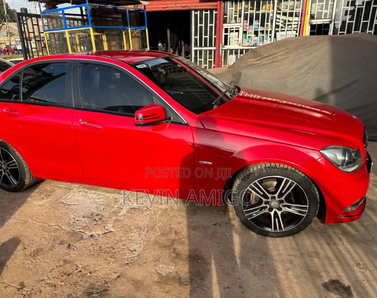 Mercedes-Benz C180 2014 Red