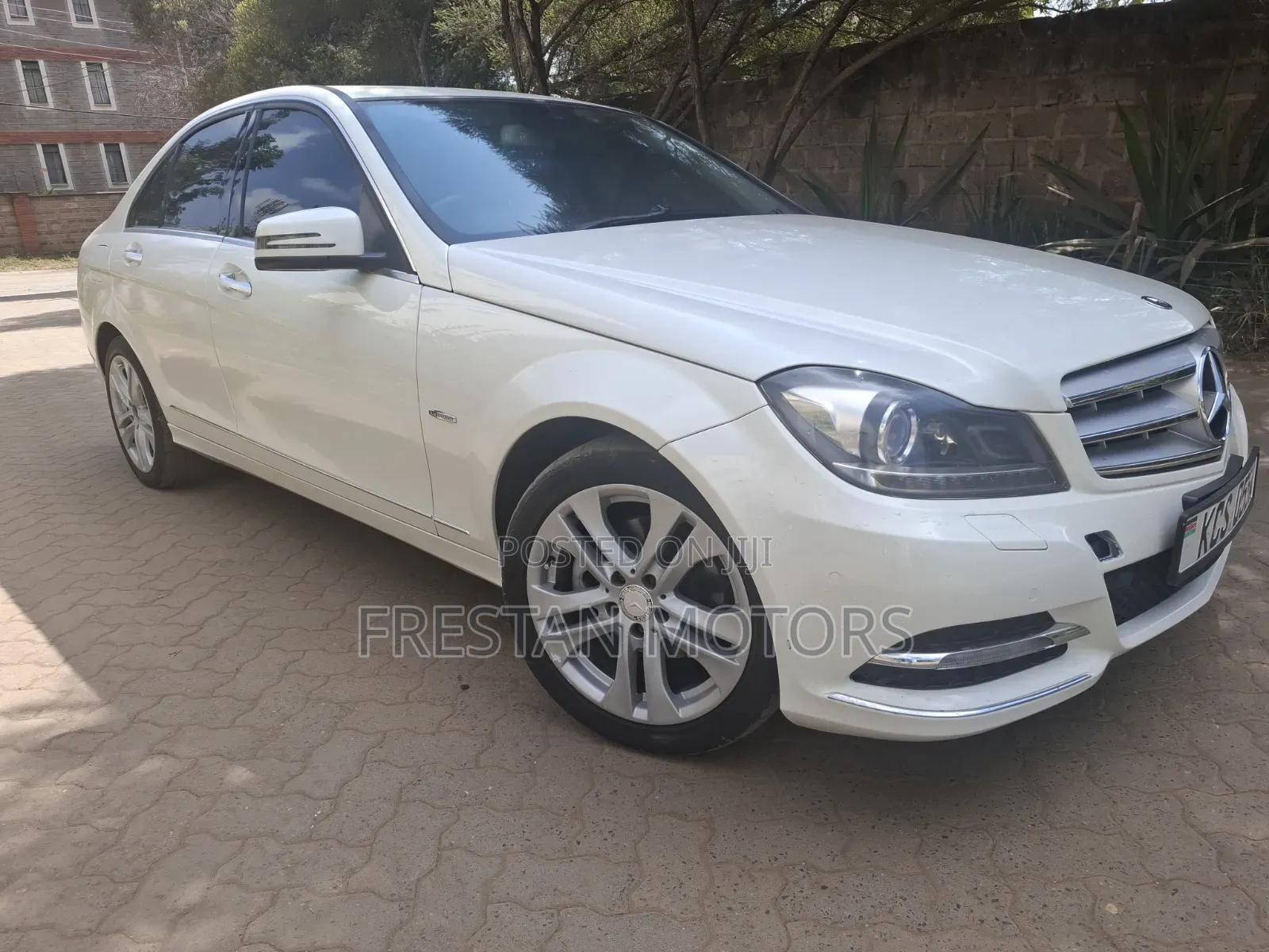 Mercedes-Benz C200 2011 White