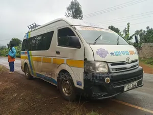 Toyota HiAce 2013 White