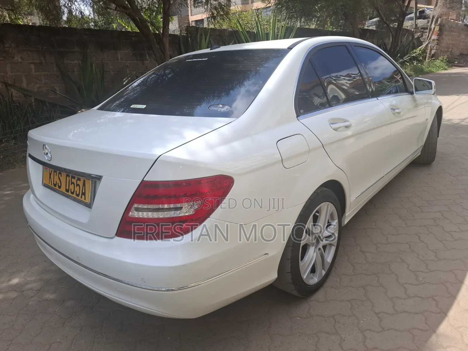Mercedes-Benz C200 2011 White