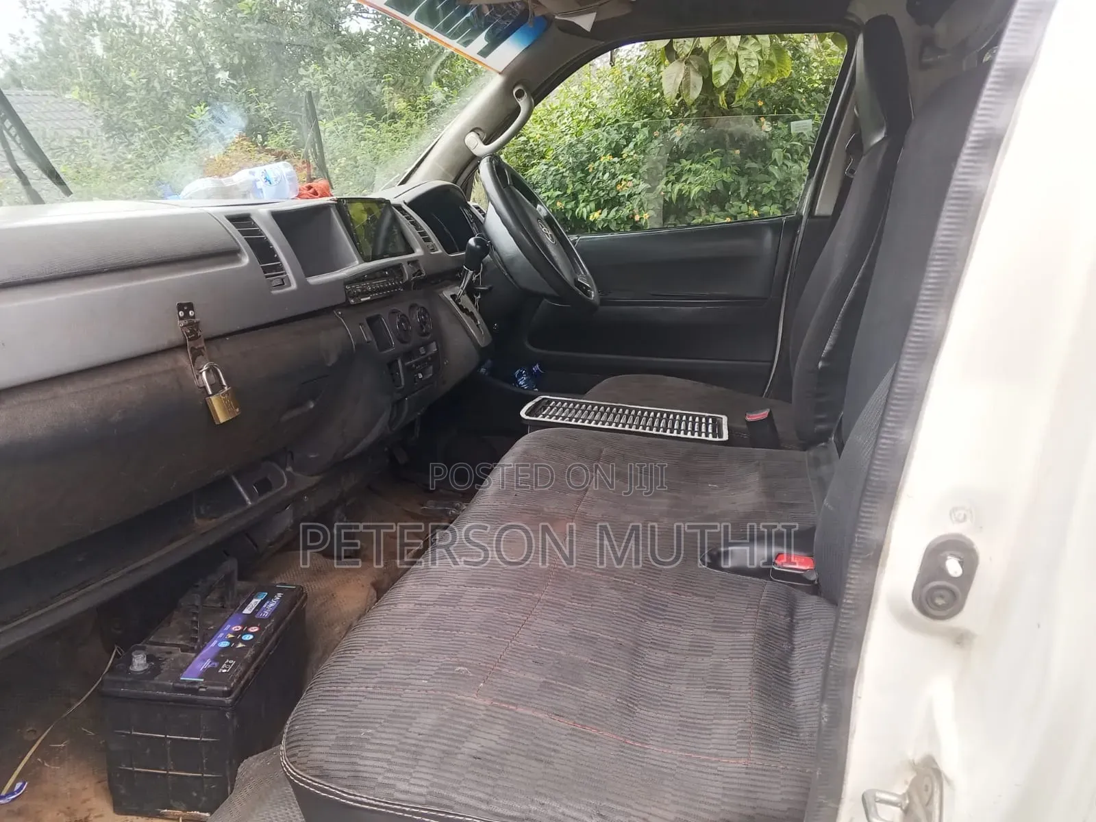 Toyota HiAce 2013 White