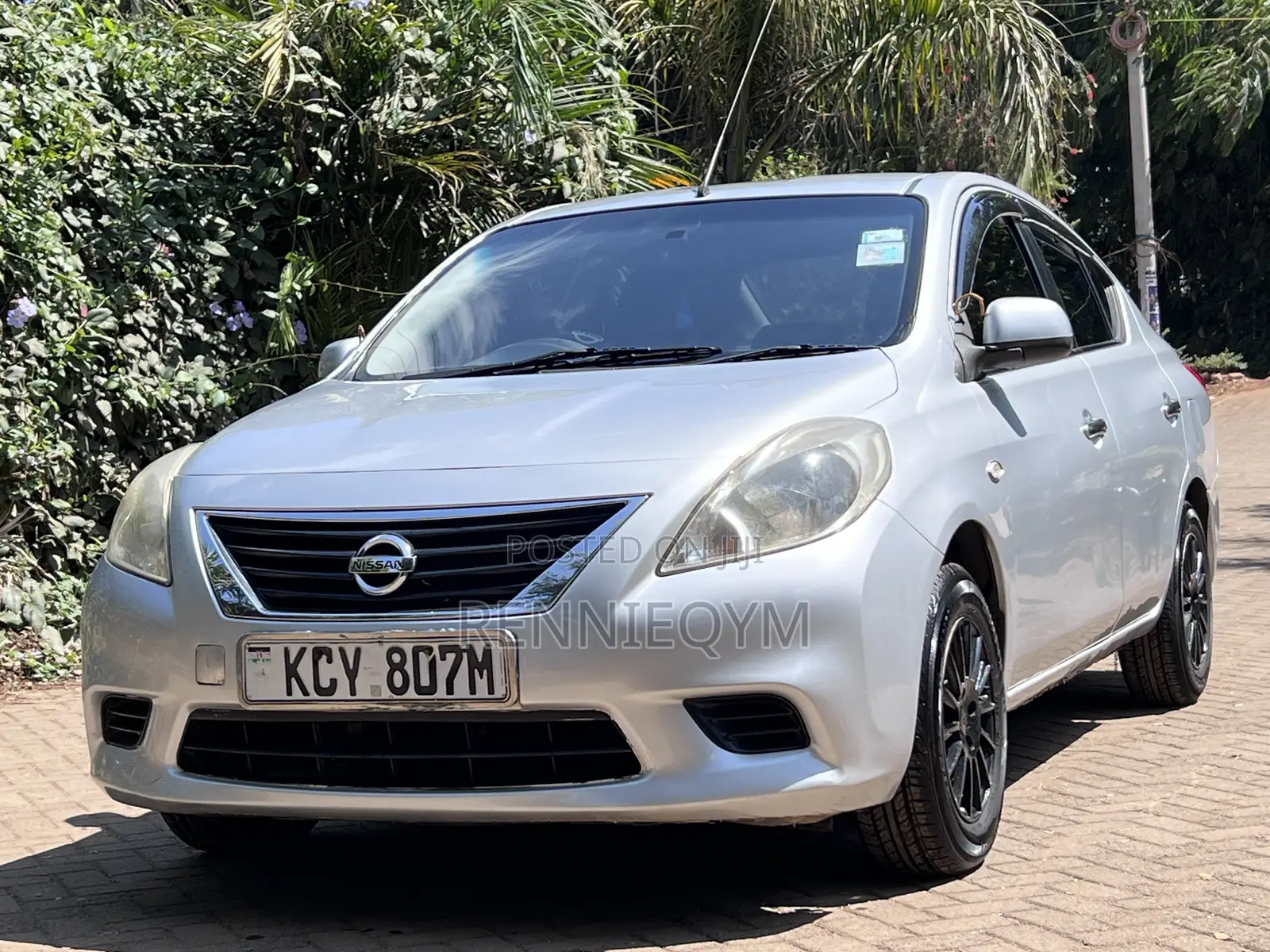 Nissan Tiida 2013 Silver