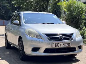 Nissan Tiida 2013 Silver