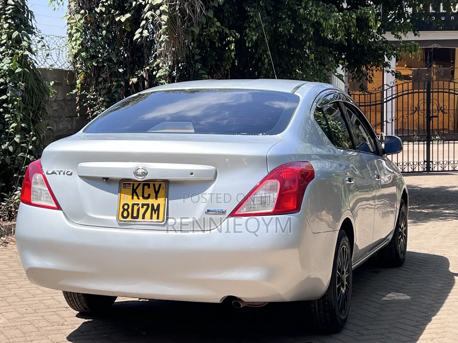 Nissan Tiida 2013 Silver