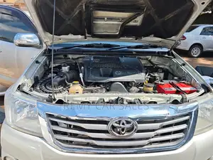Toyota Hilux 2015 Silver