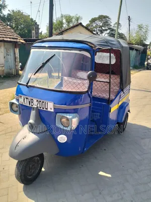 Piaggio 2023 Blue