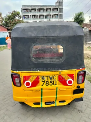 Piaggio 2024 Yellow
