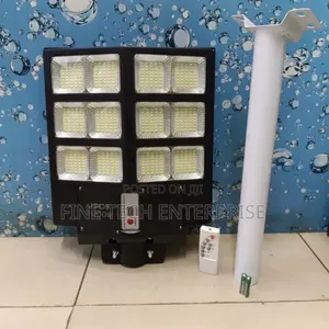 1000Watts Solar Street Lights + Pole