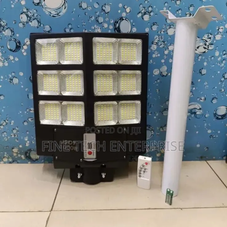 1000Watts Solar Street Lights + Pole