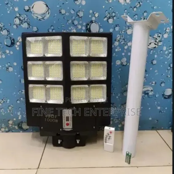1000Watts Solar Street Lights + Pole